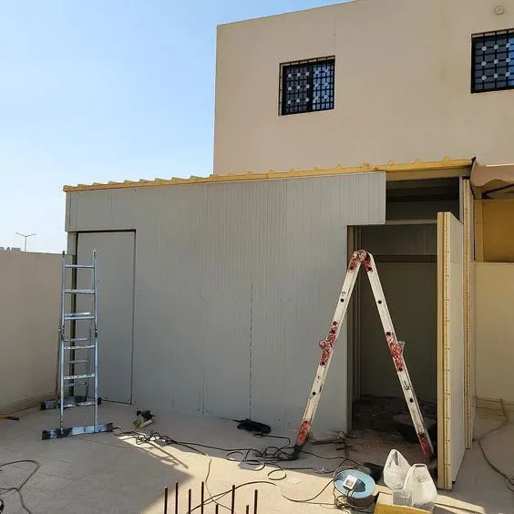 مقاول تركيب ساندوتش بانل في أبها|تصميم ملاحق وغرف عازلة 