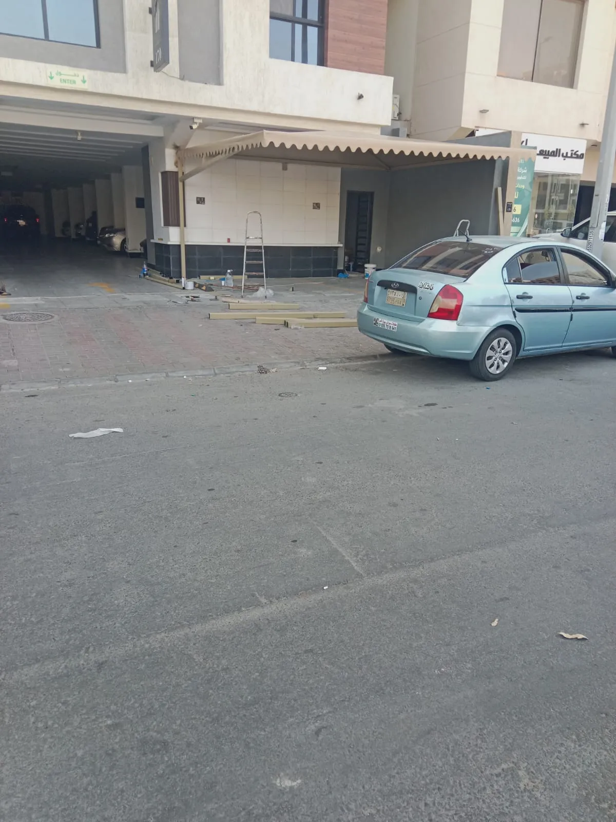 تركيب مظلات مواقف سيارات حديثة وفعّالة في أبها 