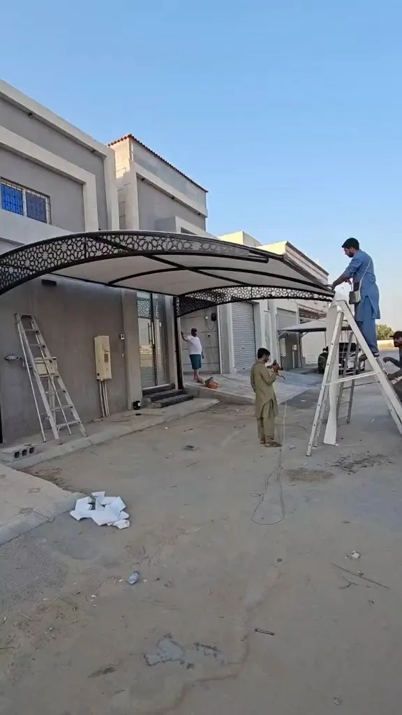 تركيب مظلات سيارات حديثة وفعّالة في الجنوب