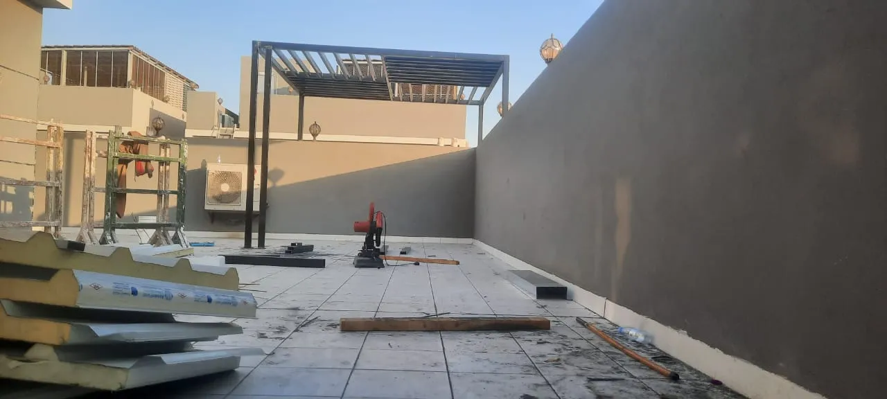 مظلات وجلسات وبرجولات حديثة في الجنوب 