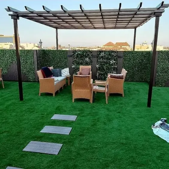 مظلات وجلسات وبرجولات حديثة في الجنوب 