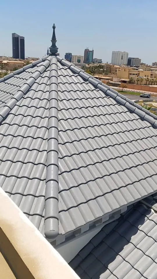 تركيب قرميد لأسطح الملاحق الخارجية في الجنوب وأبها 