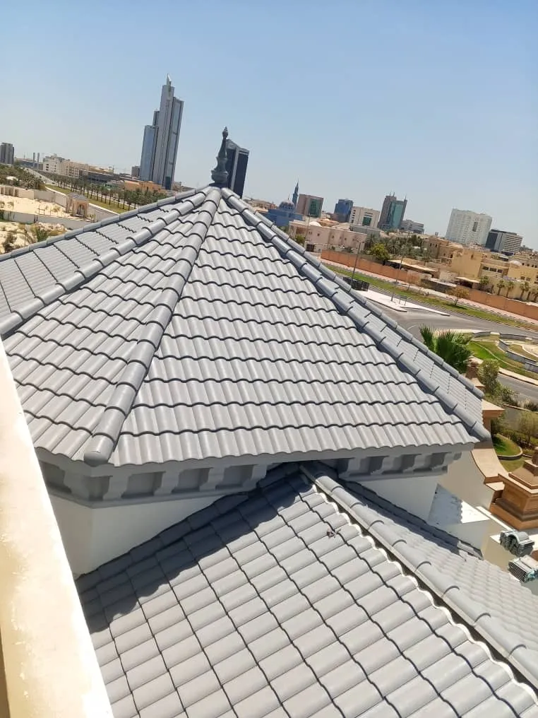 تركيب قرميد لأسطح الملاحق الخارجية في الجنوب وأبها 