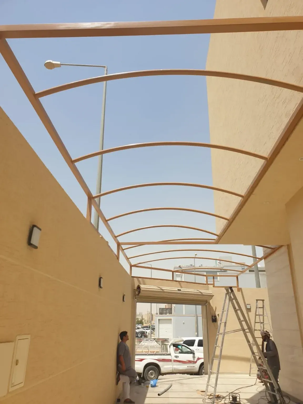 شركة تنفيذ أعمال مظلات متحركة بأسعار مناسبة بالجنوب 