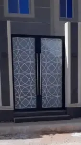 معلم تركيب كرديوم ابواب وشبابيك في الجنوب وأبها وعسير 