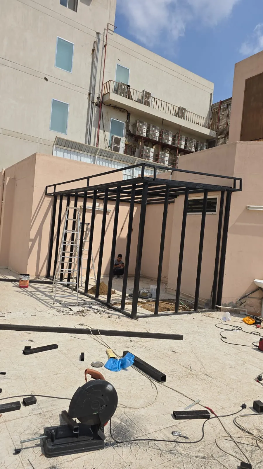 تركيب مجالس خارجية وملاحق السندويتش بانل لعام 2026