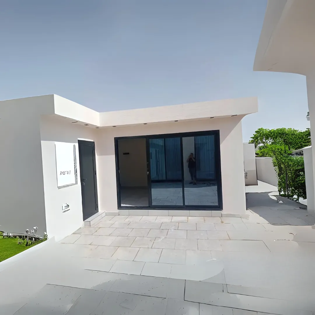 تركيب مجالس خارجية وملاحق السندويتش بانل لعام 2026