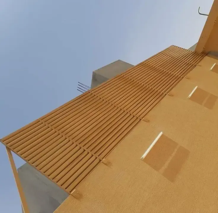 سواتر بديل الخشب: جمال الخشب ومتانة المستقبل بالجنوب 