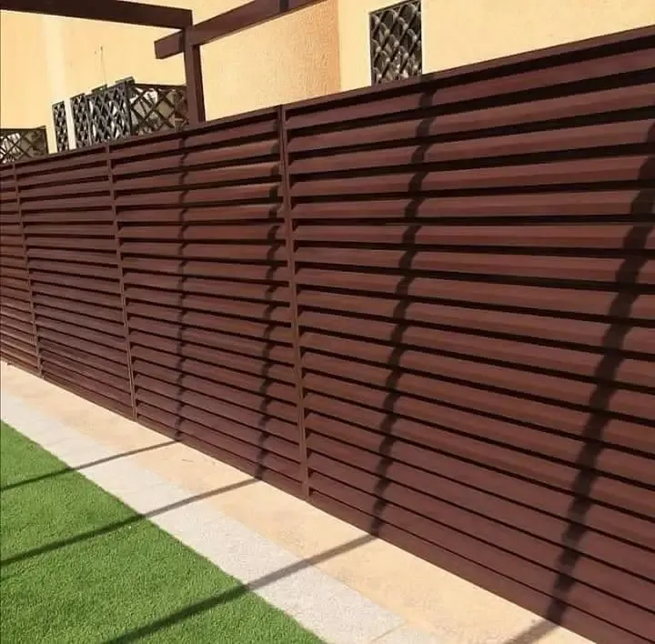 سواتر بديل الخشب: جمال الخشب ومتانة المستقبل بالجنوب 