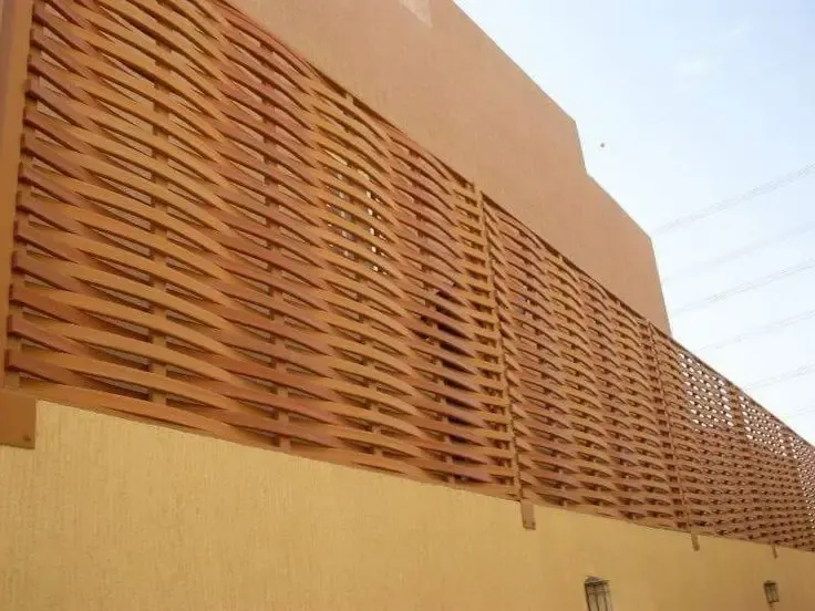 سواتر بديل الخشب: جمال الخشب ومتانة المستقبل بالجنوب 