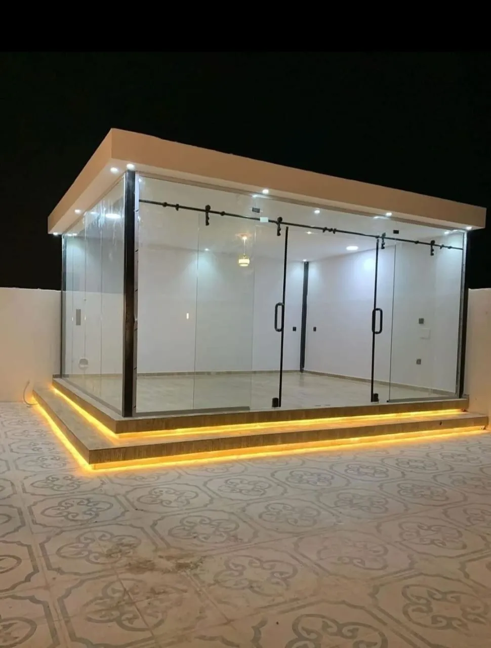 ملاحق ومجالس البناء الحديث ومجالس ملكيه في الجنوب