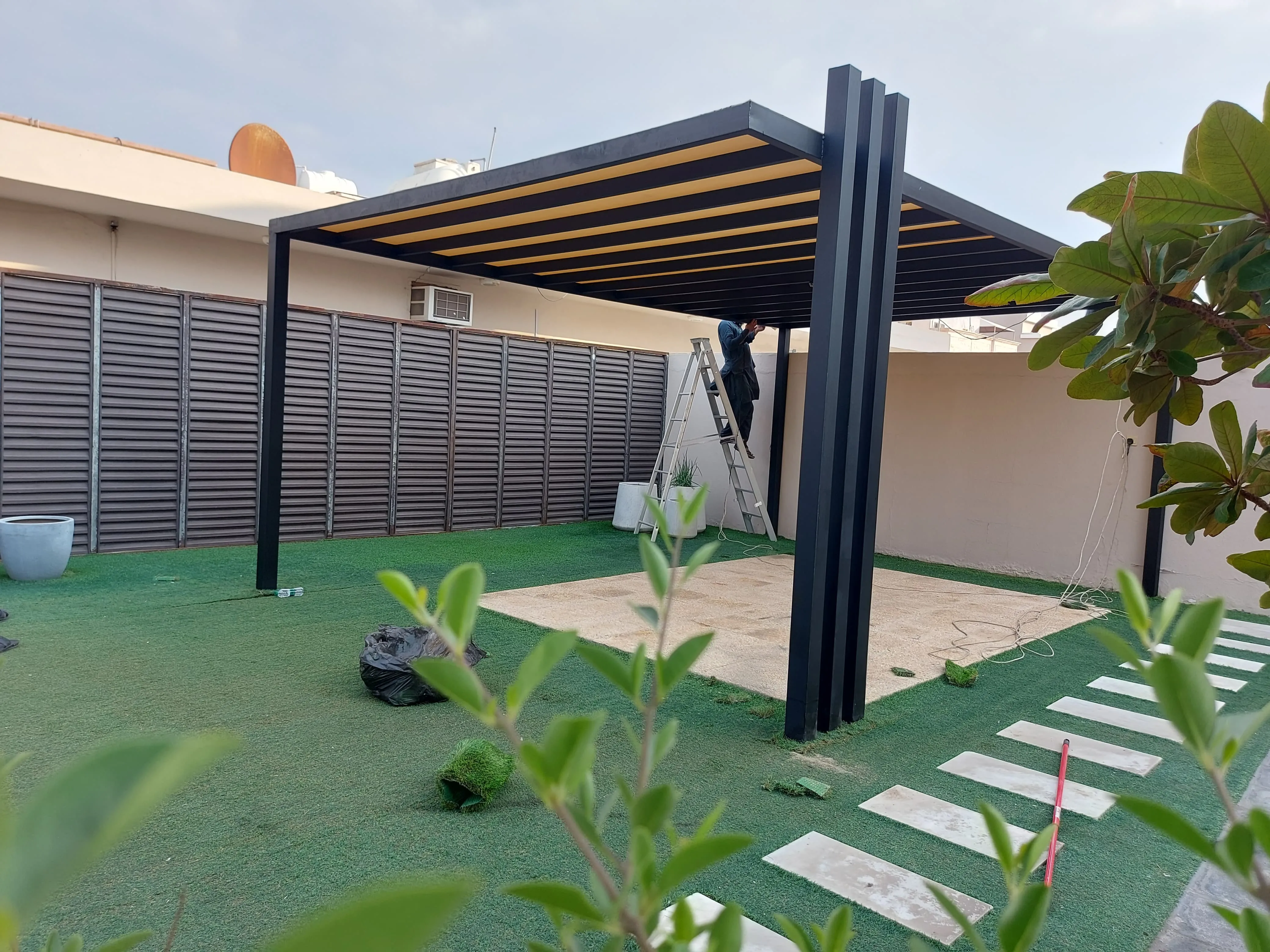 اقرب محل حداده تركيب المظلات وسواتر في الجنوب