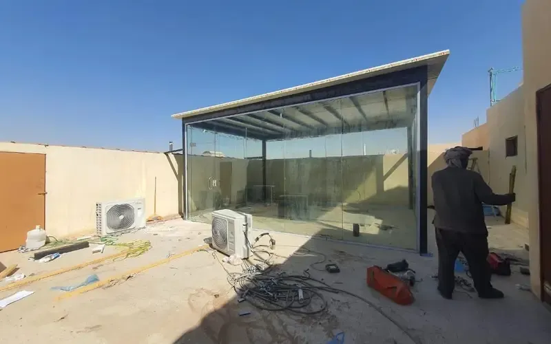 مقاول بناء مجالس زجاجية أنيقة وبسيطة بأقل تكلفة بالجنوب