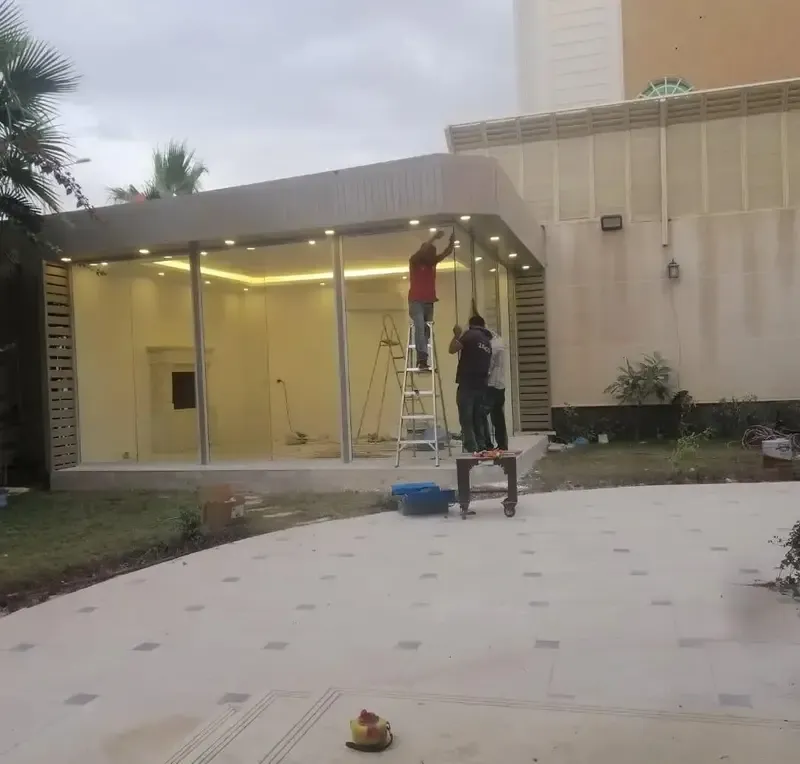 مقاول بناء مجالس زجاجية أنيقة وبسيطة بأقل تكلفة بالجنوب