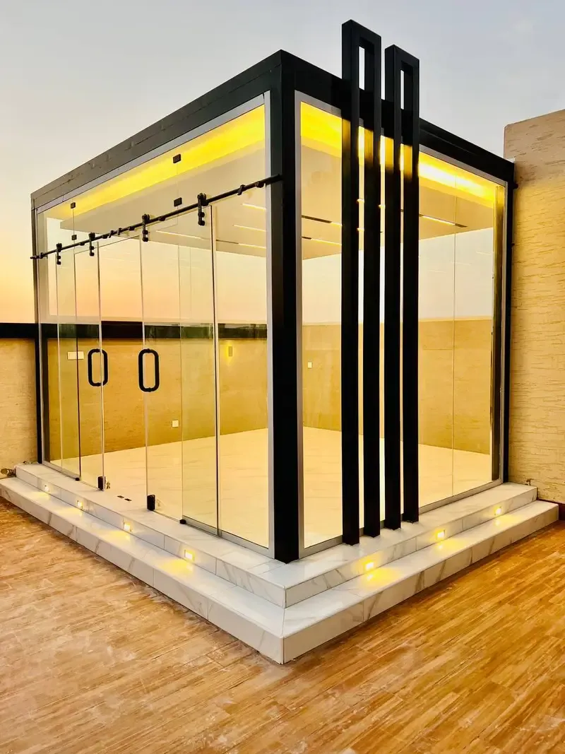 مقاول بناء مجالس زجاجية أنيقة وبسيطة بأقل تكلفة بالجنوب