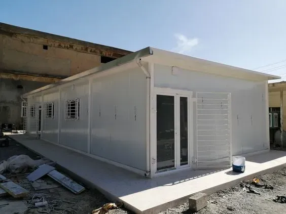 غرف إضافية خارجية وملاحق للاستراحة (أو للضيافة)في الجنوب 