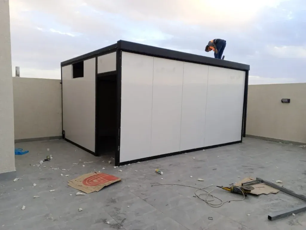 غرف إضافية خارجية وملاحق للاستراحة (أو للضيافة)في الجنوب 