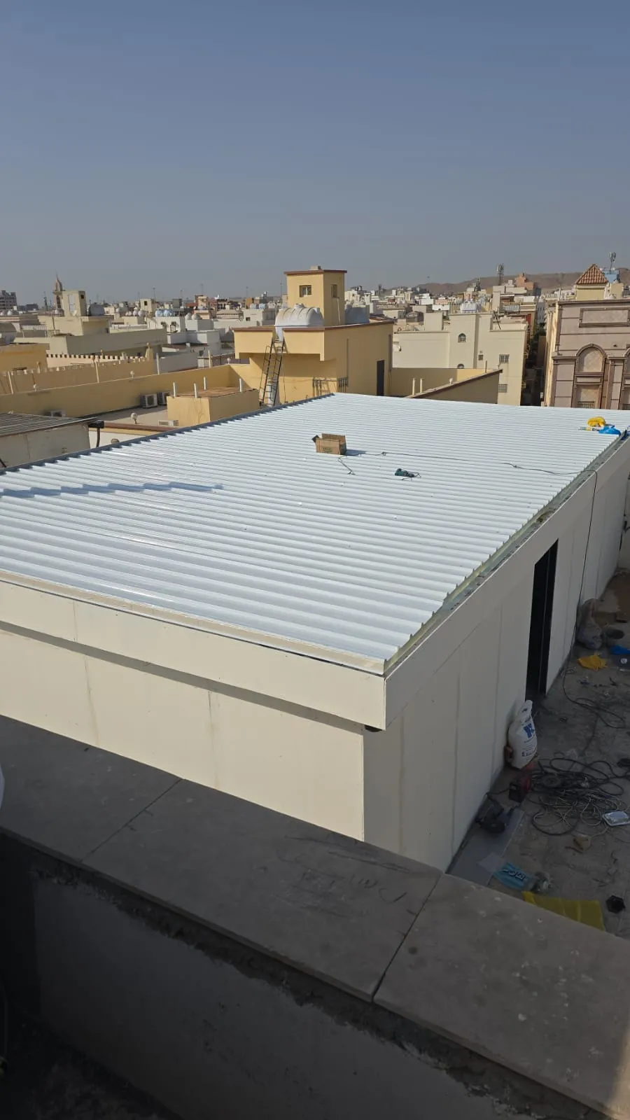 غرف إضافية خارجية وملاحق للاستراحة (أو للضيافة)في الجنوب 