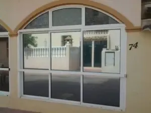 حداد منتقل في تركيب أبواب وشبابيك ونوافذ بالجنوب بجودة عالية