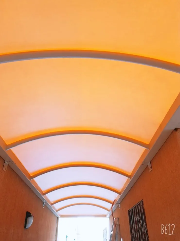 تركيب مظلات مداخل للمدارس والمنازل في الجنوب: حماية، فخامة