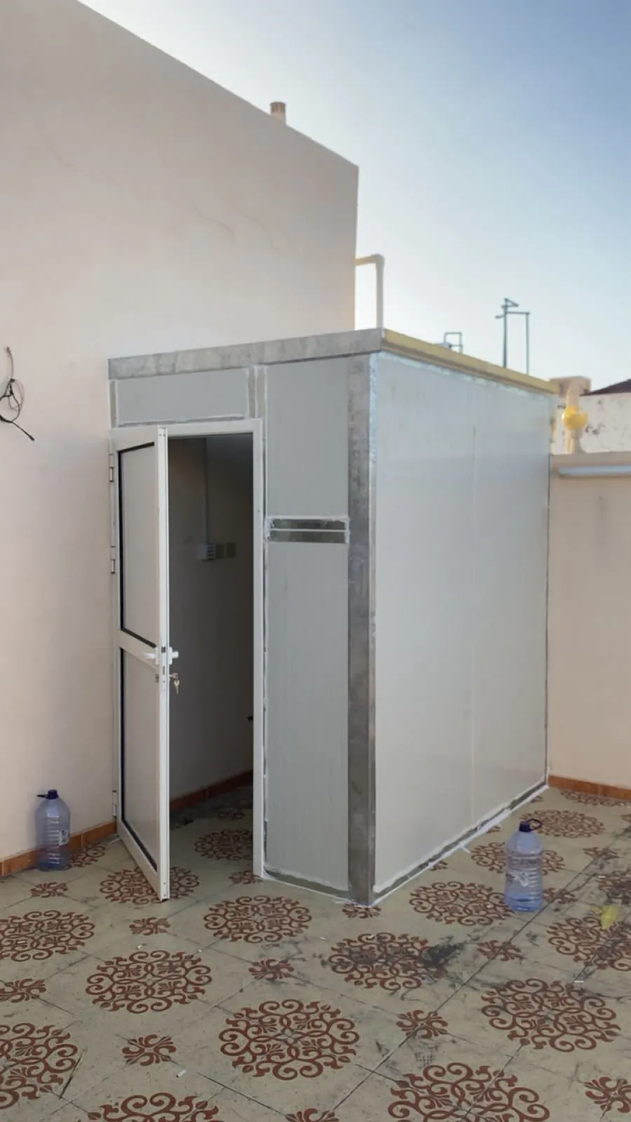 ملاحق ساندوتش بانل في الجنوب الدليل الشامل للتكلفة، المميزات