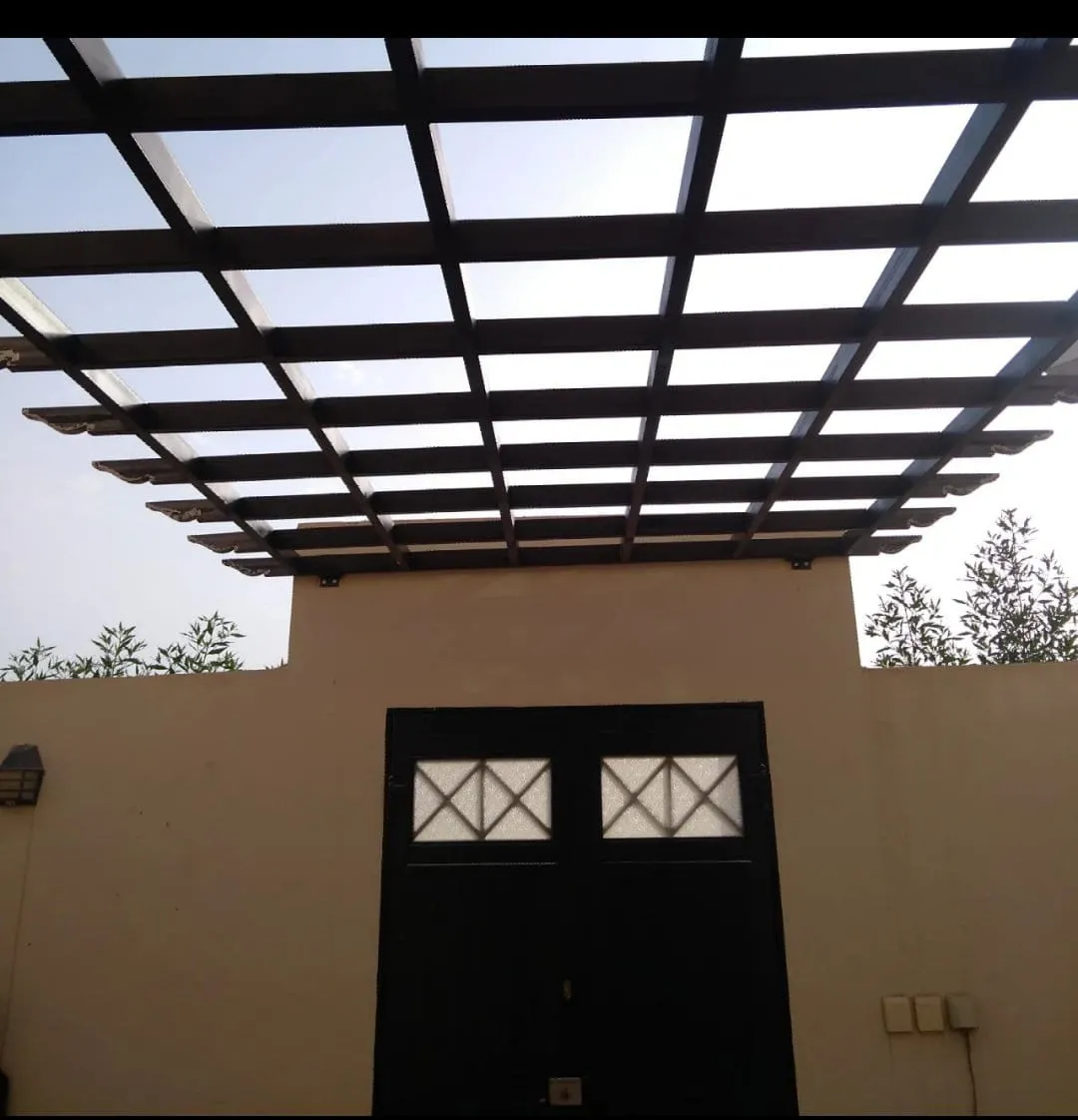 دليل تركيب أفضل مظلات خارجية للمنازل في الجنوب لعام 2026