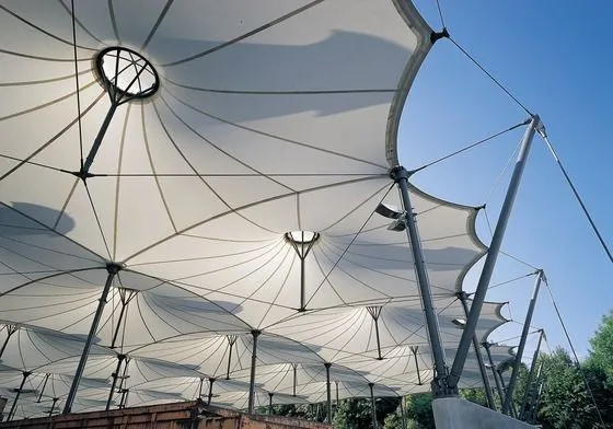 مظلات سيارات وشبكات الشد الإنشائي والمظلات المتحركة بالجنوب