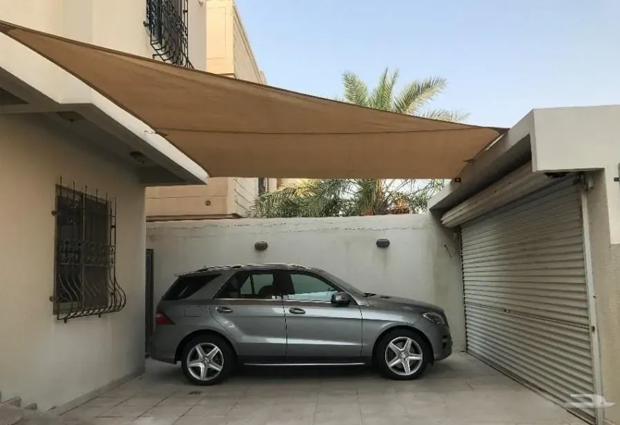 مظلات سيارات وشبكات الشد الإنشائي والمظلات المتحركة بالجنوب