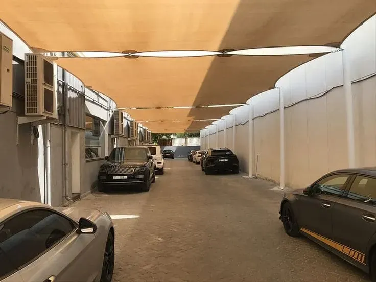 مظلات سيارات وشبكات الشد الإنشائي والمظلات المتحركة بالجنوب
