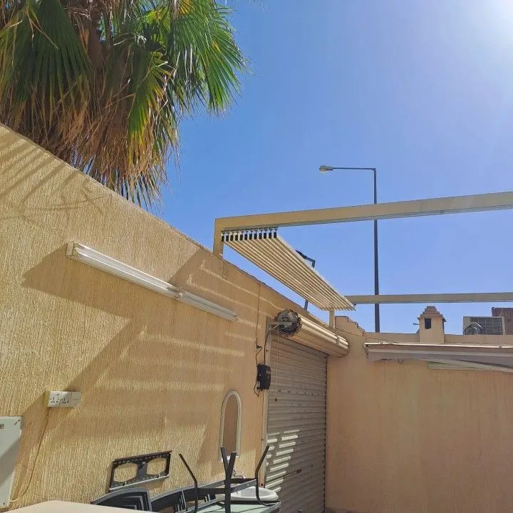 مظلات سيارات وشبكات الشد الإنشائي والمظلات المتحركة بالجنوب