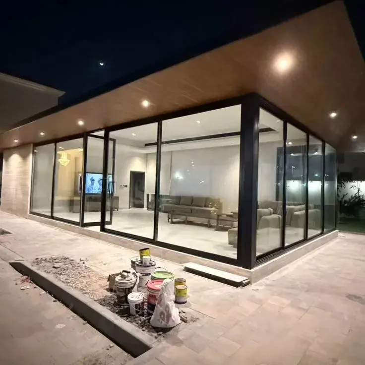 مجلس خارجي مصنوع من الساندوش والحديد والأسمنت بوردفي أبها 