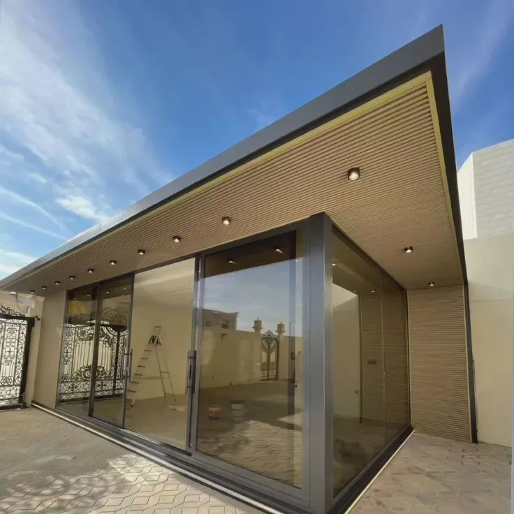 مجلس خارجي مصنوع من الساندوش والحديد والأسمنت بوردفي أبها 