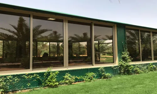 مجلس خارجي مصنوع من الساندوش والحديد والأسمنت بوردفي أبها 