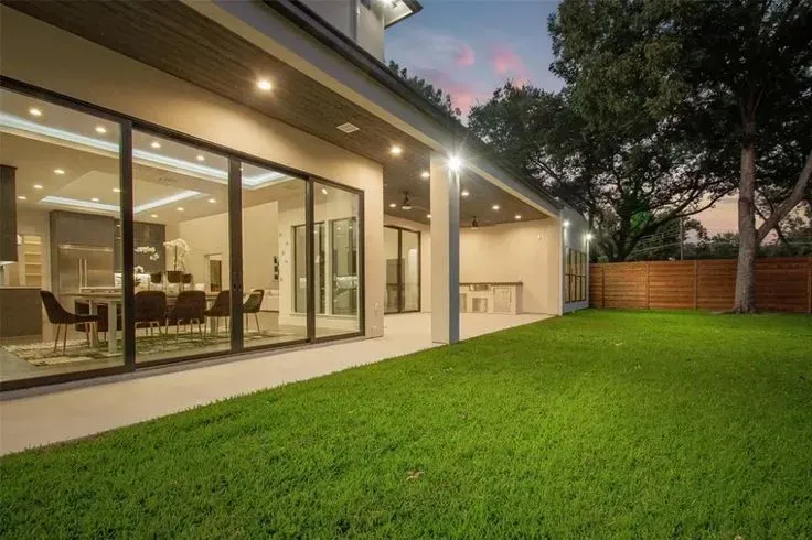 مجلس خارجي مصنوع من الساندوش والحديد والأسمنت بوردفي أبها 