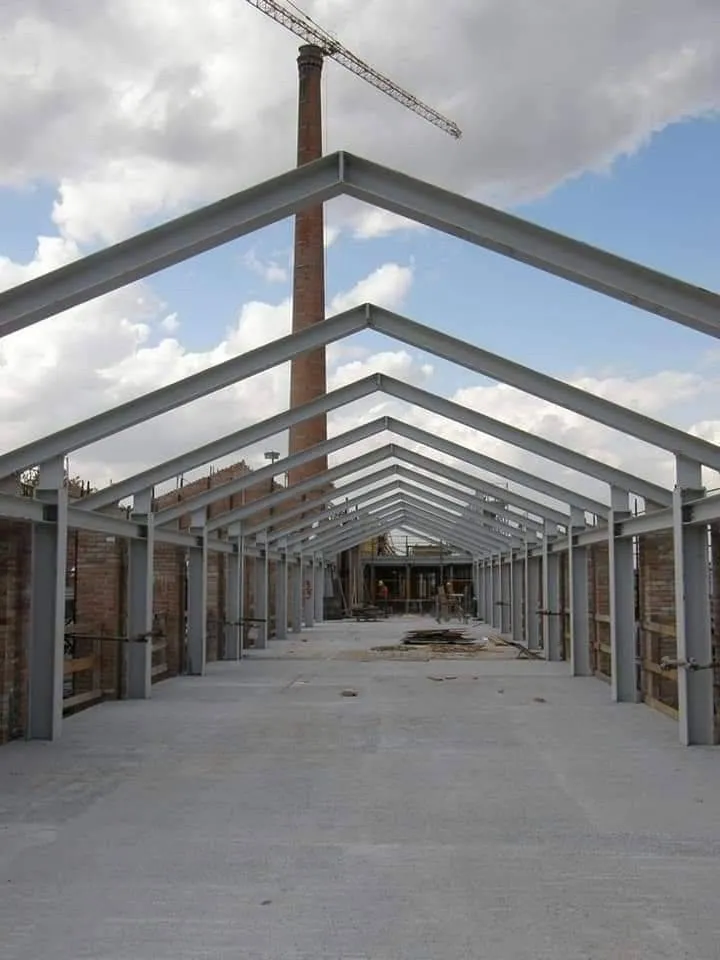 تصميم وتركيب هناجر ومستودعات ساندوتش بانل في أبها|والمواصفات