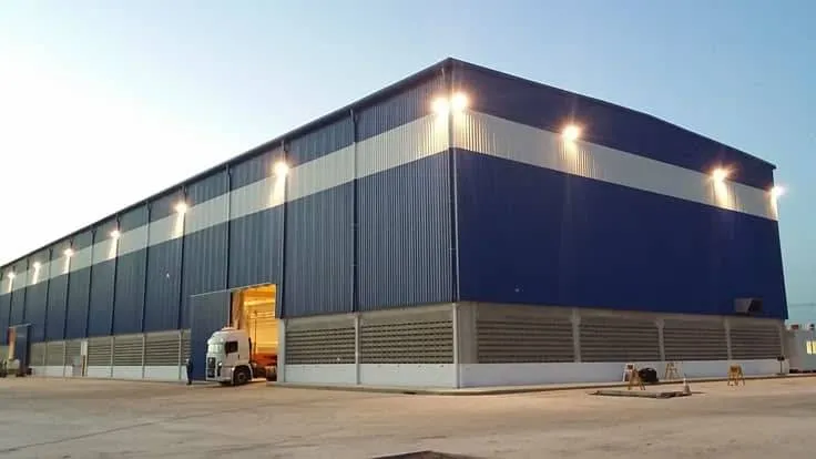 تصميم وتركيب هناجر ومستودعات ساندوتش بانل في أبها|والمواصفات