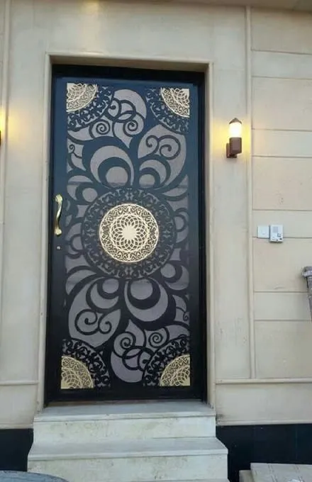 حداد أبواب منازل وفلل في أبها: أبواب حديد مودرن وكلاسيك