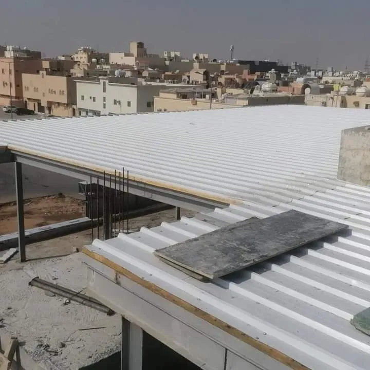 كم تكلفة بناء غرفه ساندوتش بانل؟في أبها(الأسعار لعام 2026)