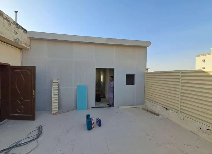 كم تكلفة بناء غرفه ساندوتش بانل؟في أبها(الأسعار لعام 2026)