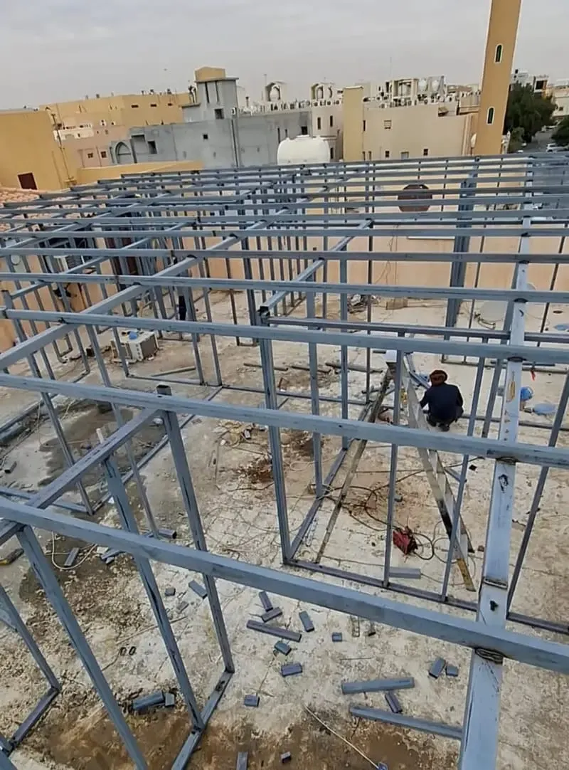 تركيب مظلات وسواتروساندويش بانل في أبها: الأنواع والمواصفات والأسعار 2026