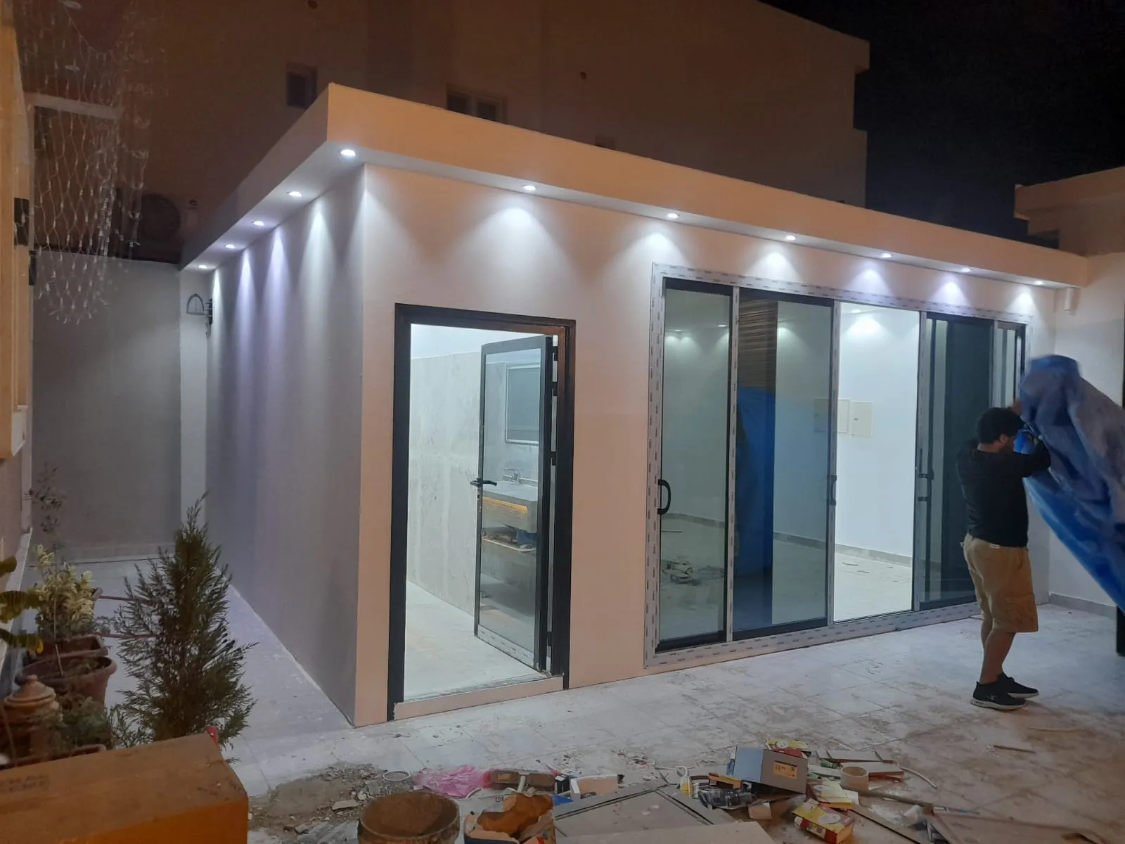 بناء ملاحق وغرف ساندوتش بانل في أبها 