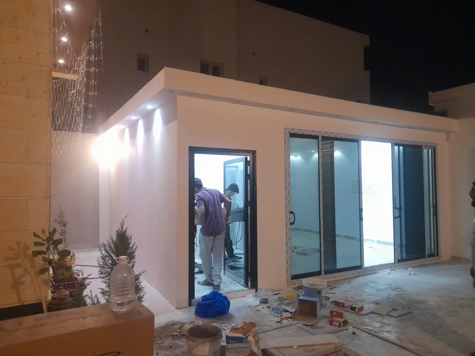 بناء ملاحق وغرف ساندوتش بانل في أبها 