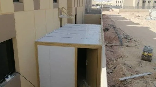 بناء ملاحق وغرف ساندوتش بانل في أبها 