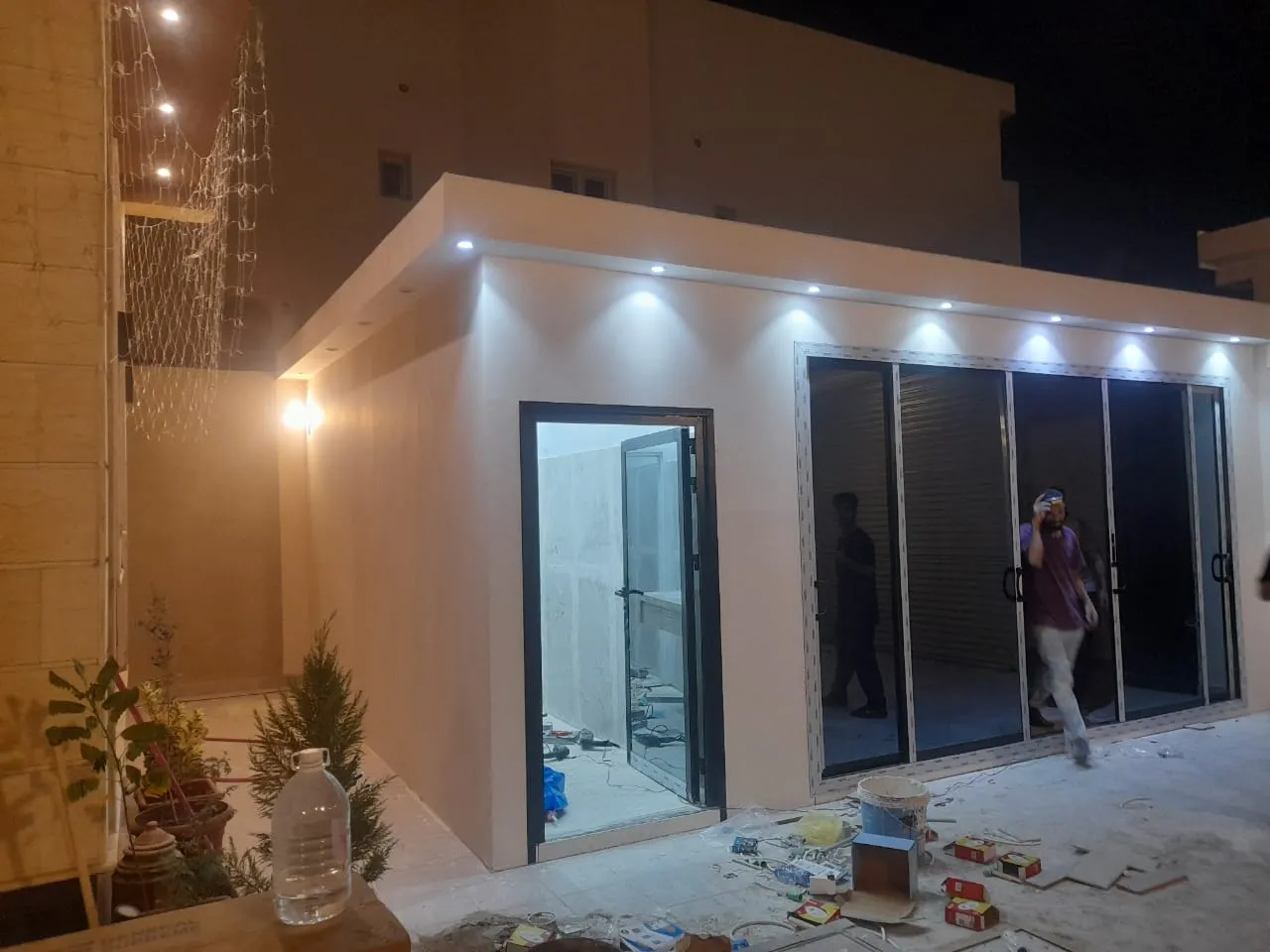 بناء ملاحق وغرف ساندوتش بانل في أبها 