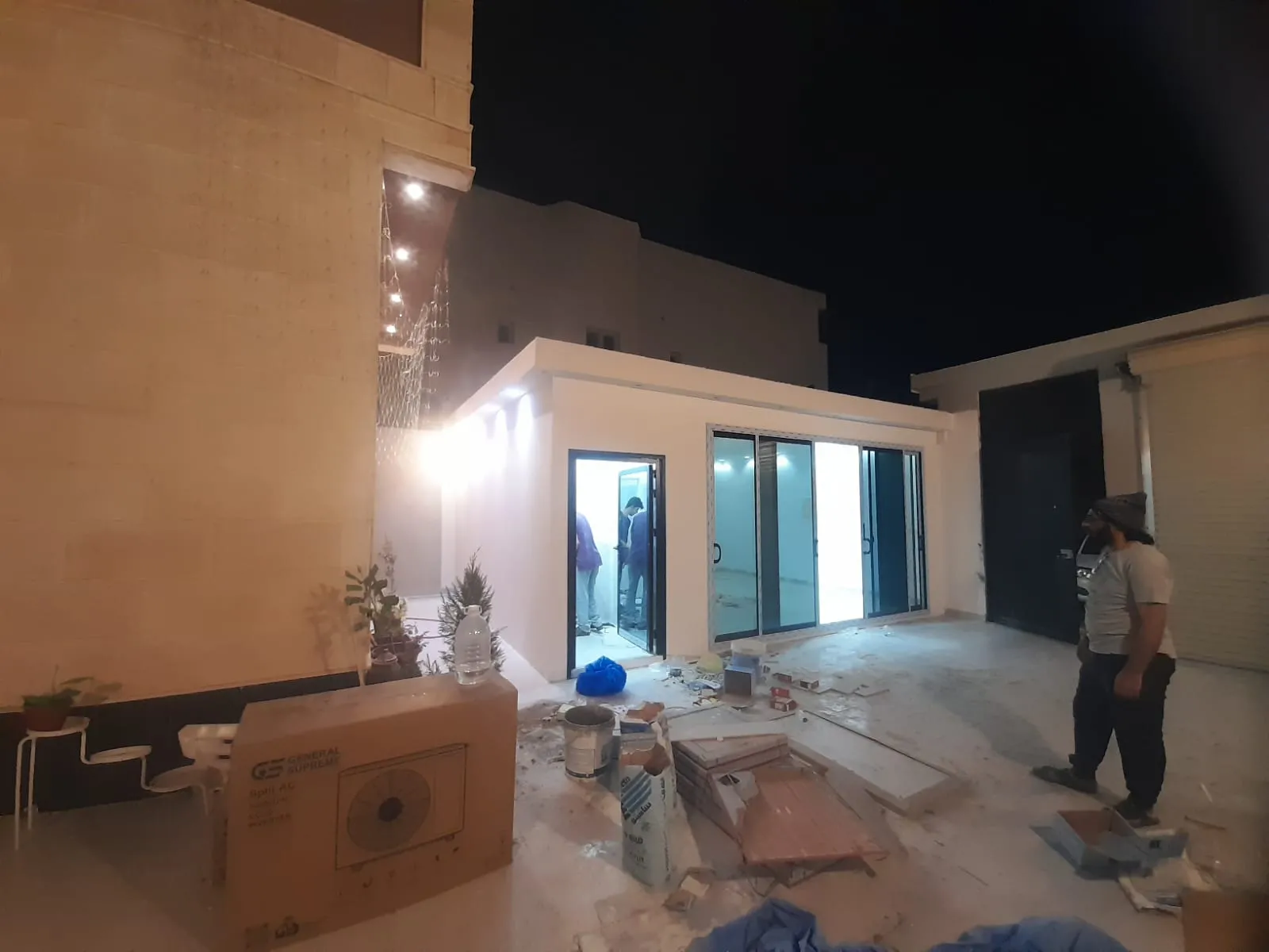 بناء ملاحق وغرف ساندوتش بانل في أبها 