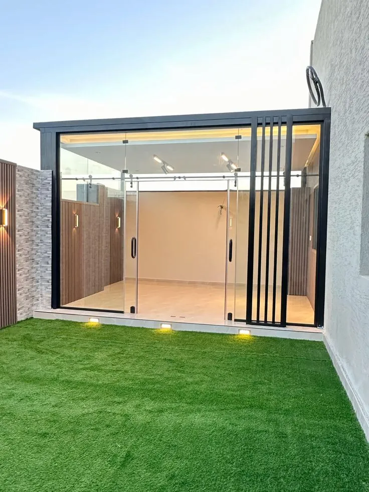 مجالس خارجية زجاجية فاخرة في أبها|تصميم وتركيب مجالس 