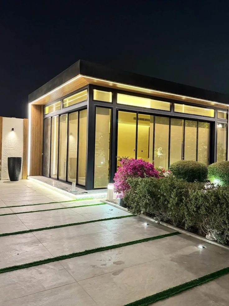 مجالس خارجية زجاجية فاخرة في أبها|تصميم وتركيب مجالس 