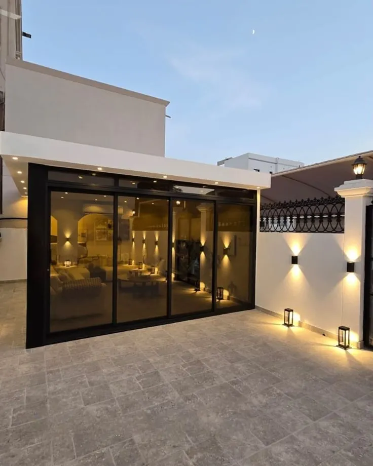 مجالس خارجية زجاجية فاخرة في أبها|تصميم وتركيب مجالس 