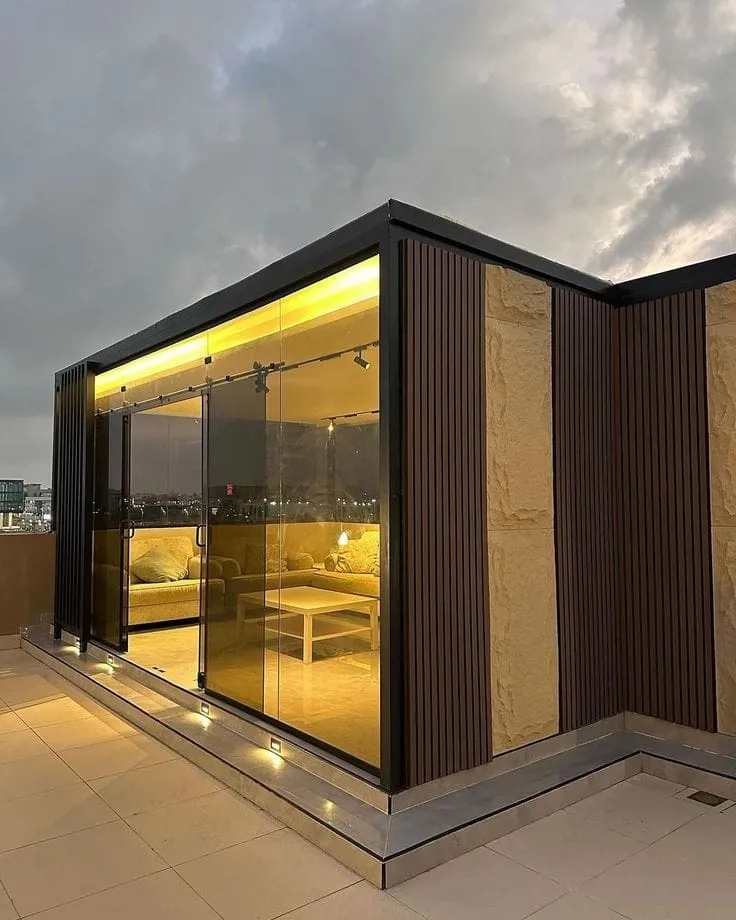 مجالس خارجية زجاجية فاخرة في أبها|تصميم وتركيب مجالس 