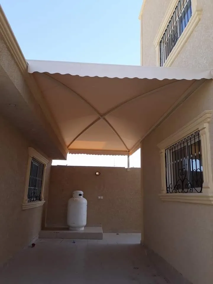 مظلات خارجية وسيارات في أبها: حلول عصرية للتظليل